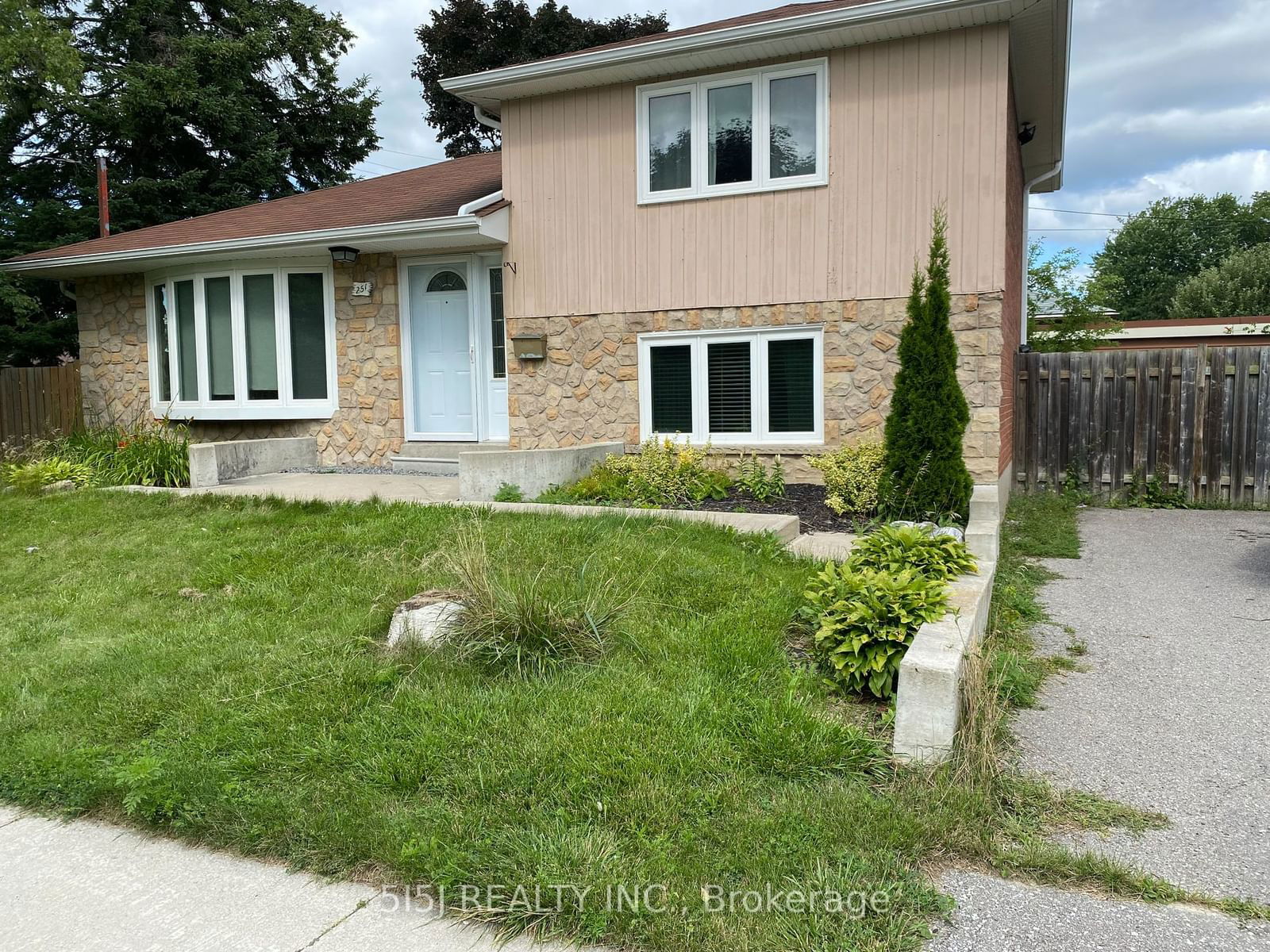 Detached House for lease at Upper-251 Lupin Drive, Whitby, Downtown Whitby, L1N 1Y5 - MLS: E11903724