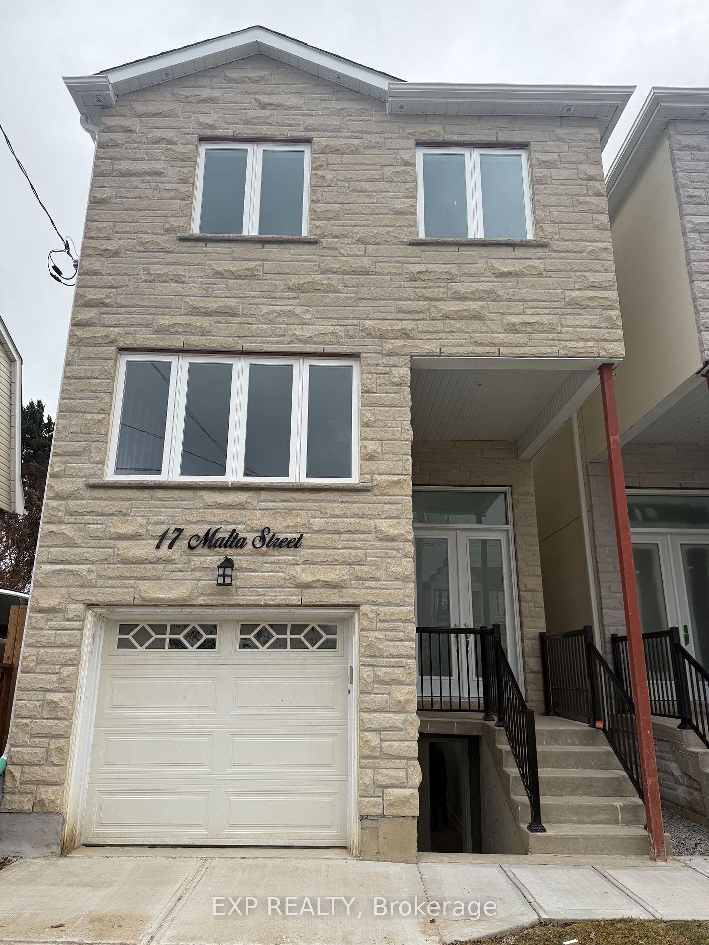 Detached House for sale at 17 Malta Street, Toronto, Birchcliffe-Cliffside, M1N 2L2 - MLS: E11904430