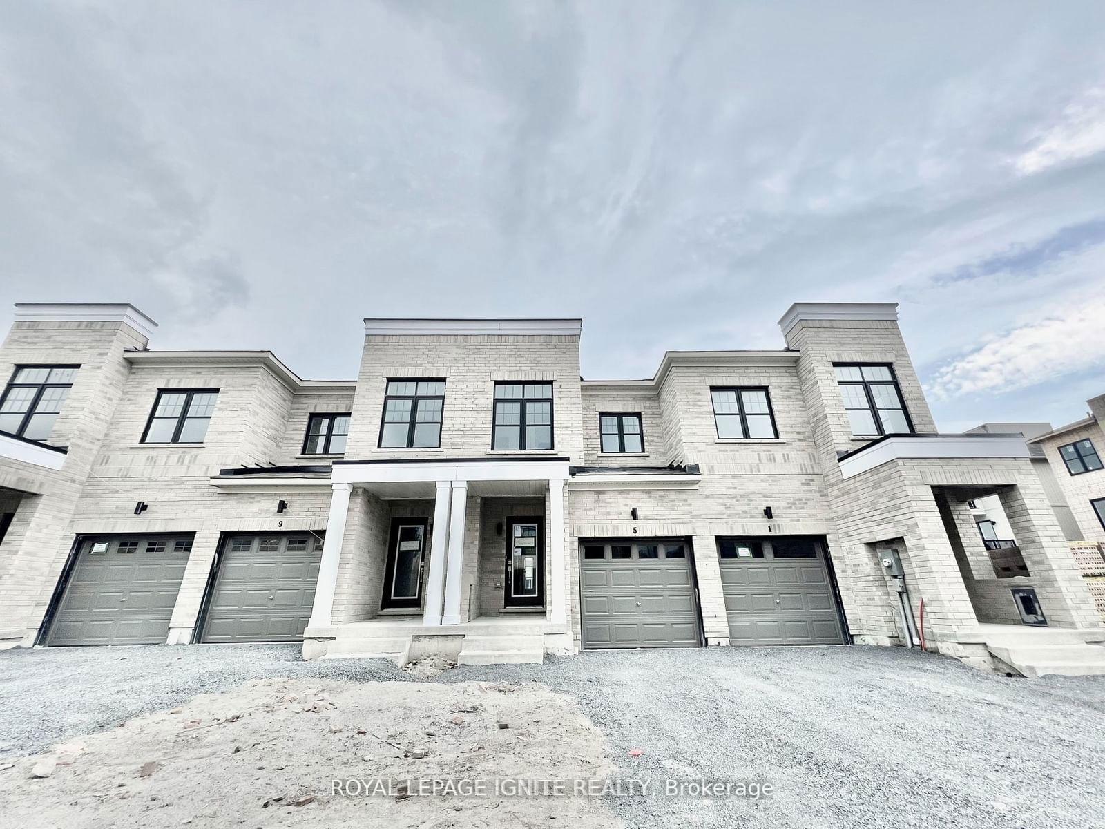 Townhouse for lease at 5 King George Way, Clarington, Bowmanville, L1C 7E5 - MLS: E11907476