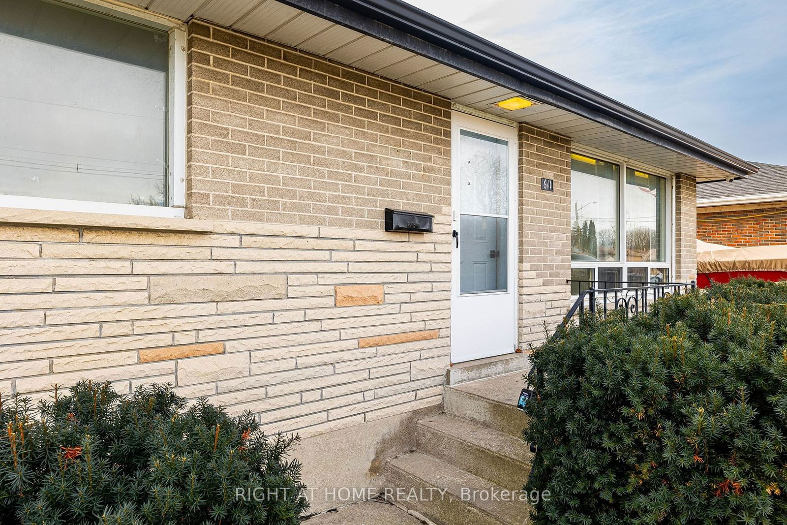 Detached House for lease at Upper-611 Bond Street, Oshawa, Eastdale, L1G 1C3 - MLS: E11909294