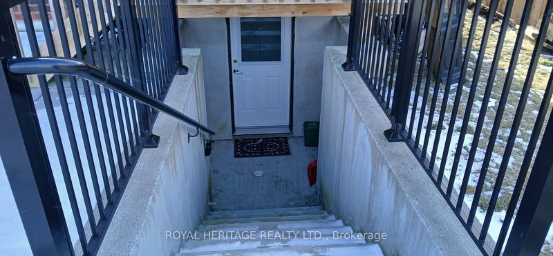 10 Bill Cole Crt, Clarington, L1C 3W2 | Image 2