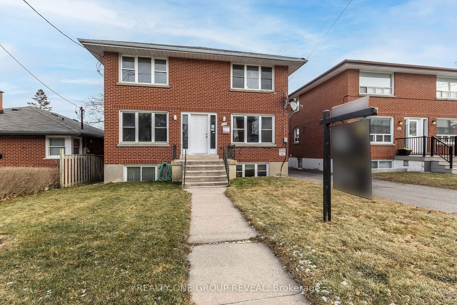 Semi-Detached House sold at 385 Mary Street, Oshawa, O'Neill, L1G 5C9 - MLS: E11910599