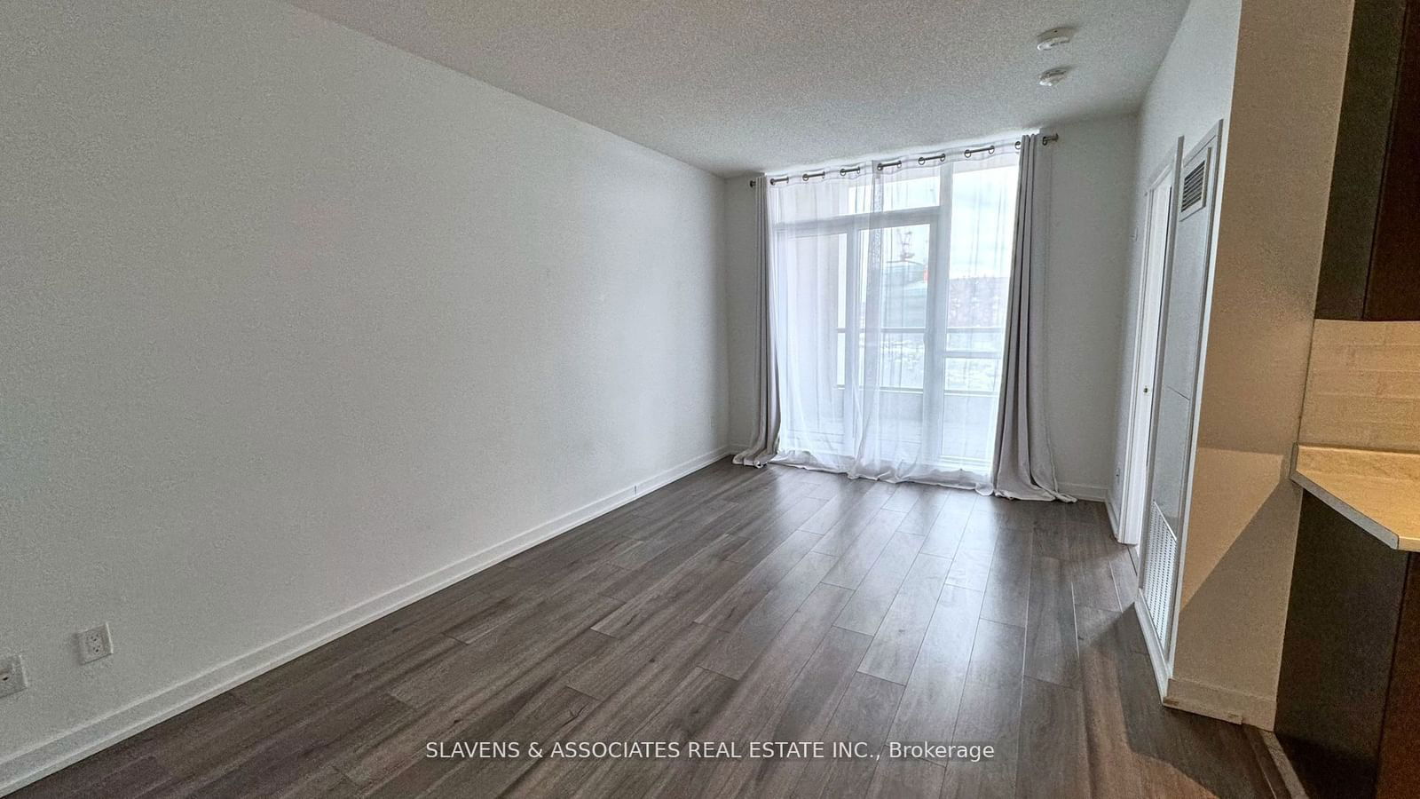 Condo leased at 206-8 Trent Avenue, Toronto, East End-Danforth, M4C 0A6 - MLS: E11910828