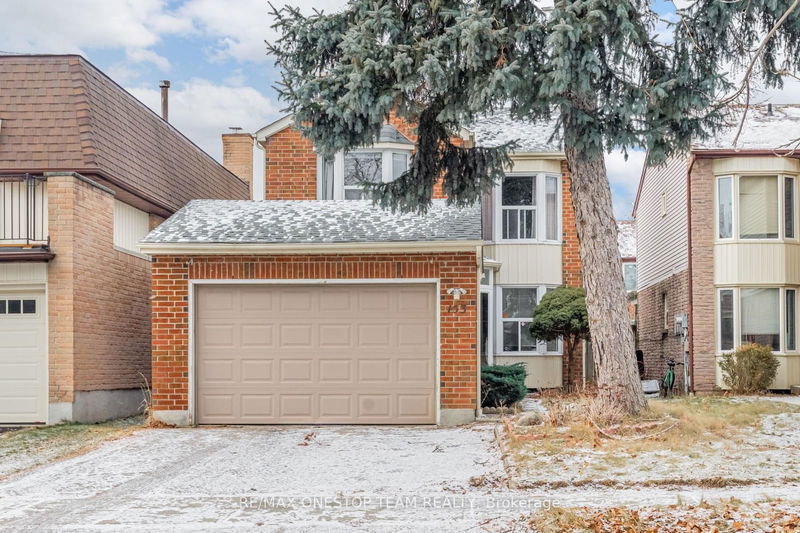 home for lease on 153 Sandyhook Square
