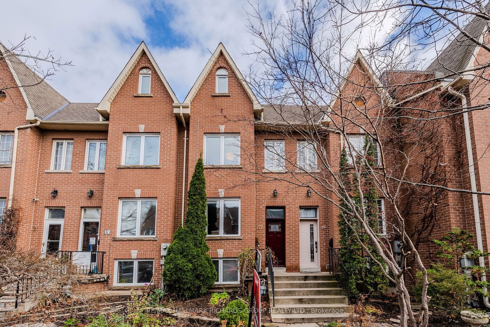 Townhouse sold at 17 Brick Court, Toronto, South Riverdale, M4L 3X7 - MLS: E11911229