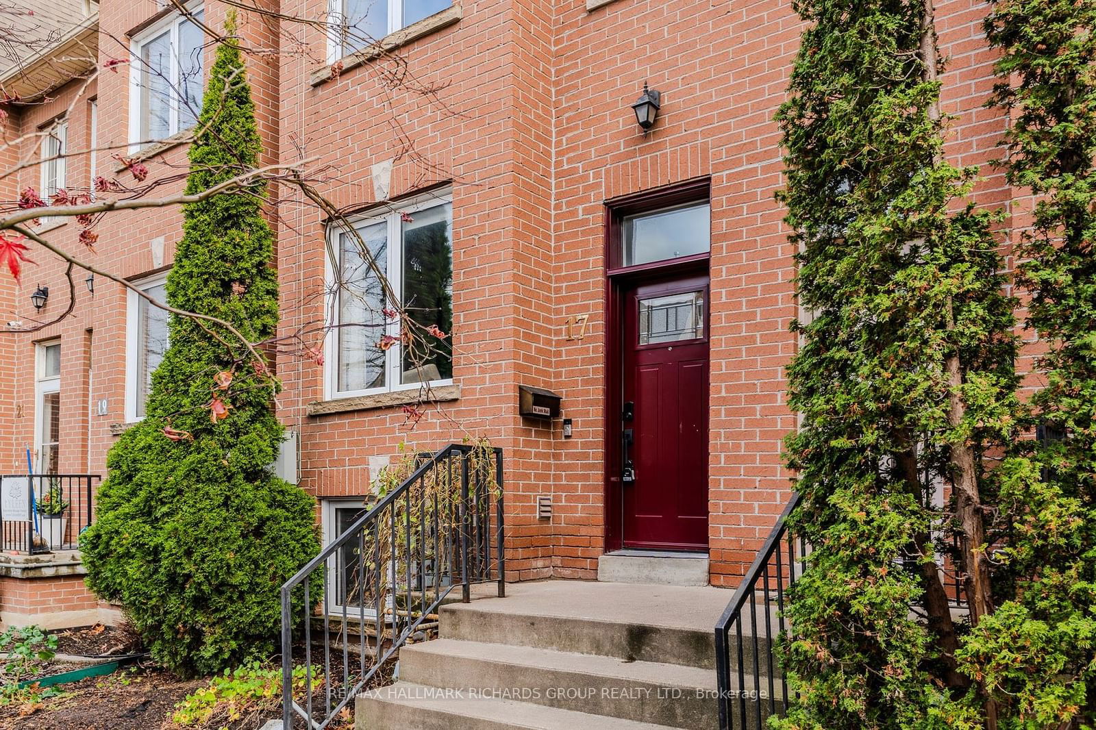 Townhouse sold at 17 Brick Court, Toronto, South Riverdale, M4L 3X7 - MLS: E11911229