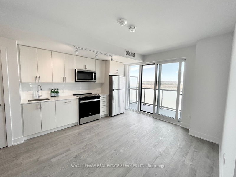 home for lease on 2307-2550 Simcoe Street N