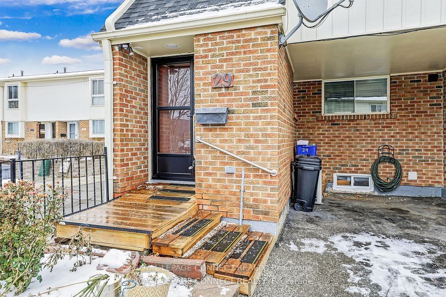 Townhouse for sale at 29-2451 Bridletowne Circle, Toronto, L'Amoreaux, M1W 2Y4 - MLS: E11911619