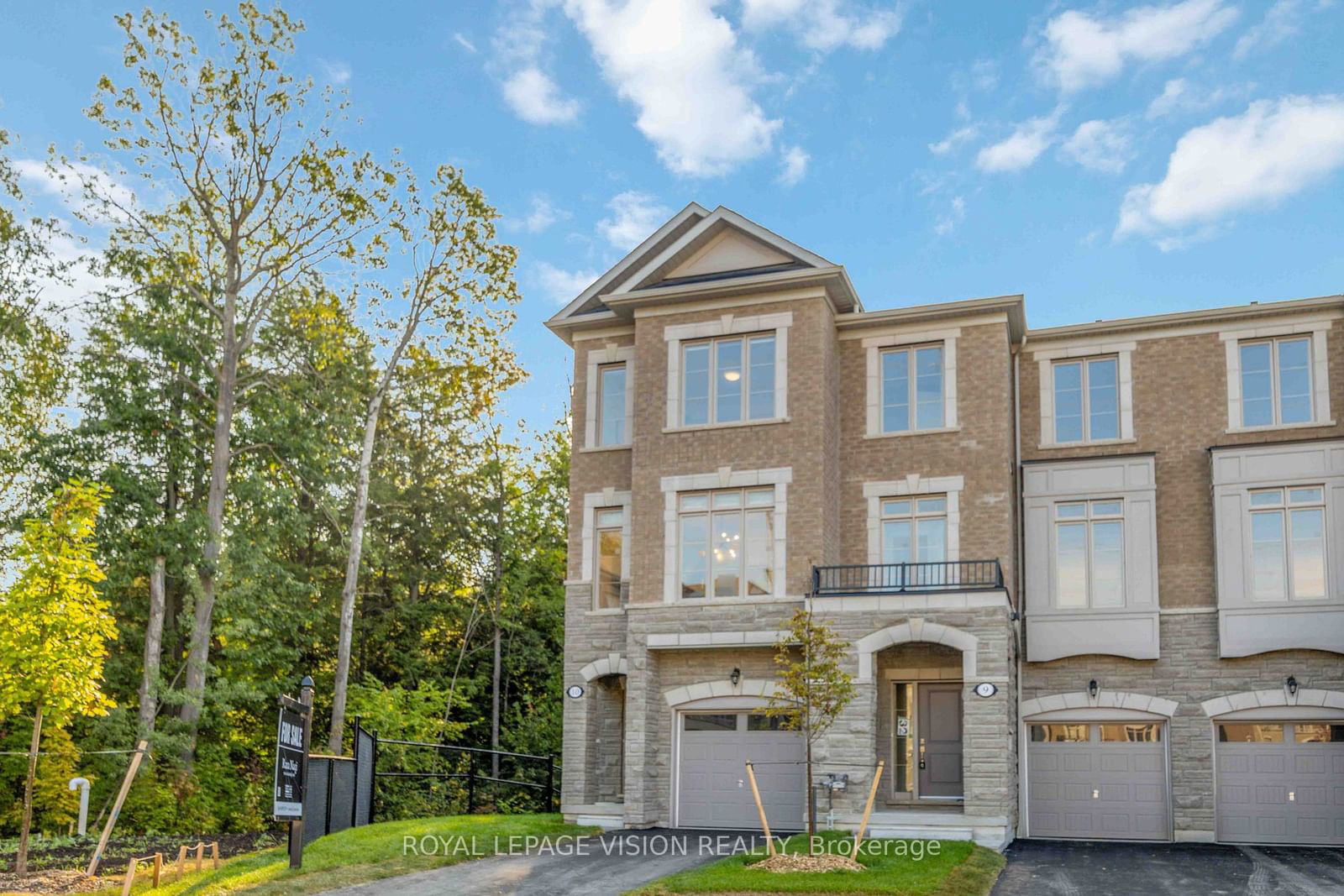 Townhouse sold at 10 Coote Crt., Ajax, Central West, L1T 0P5 - MLS: E11912135