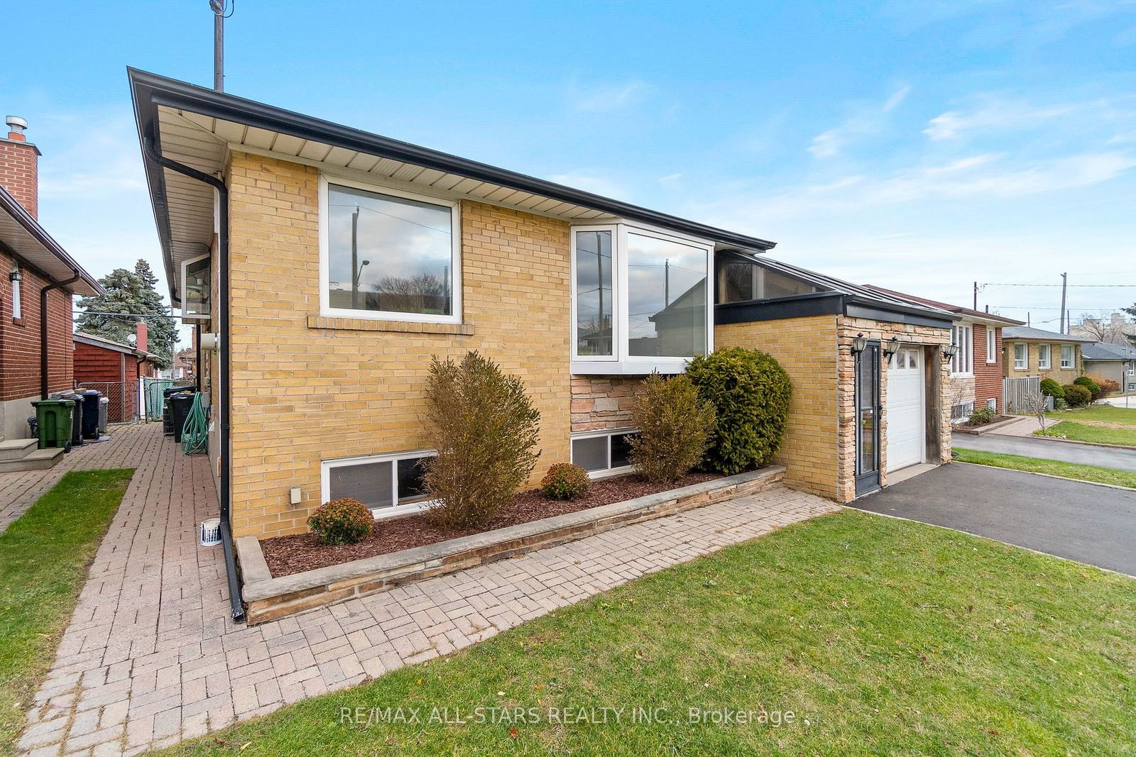 Detached House sold at 16 Shaddock Crescent, Toronto, Eglinton East, M1J 1L4 - MLS: E11912887