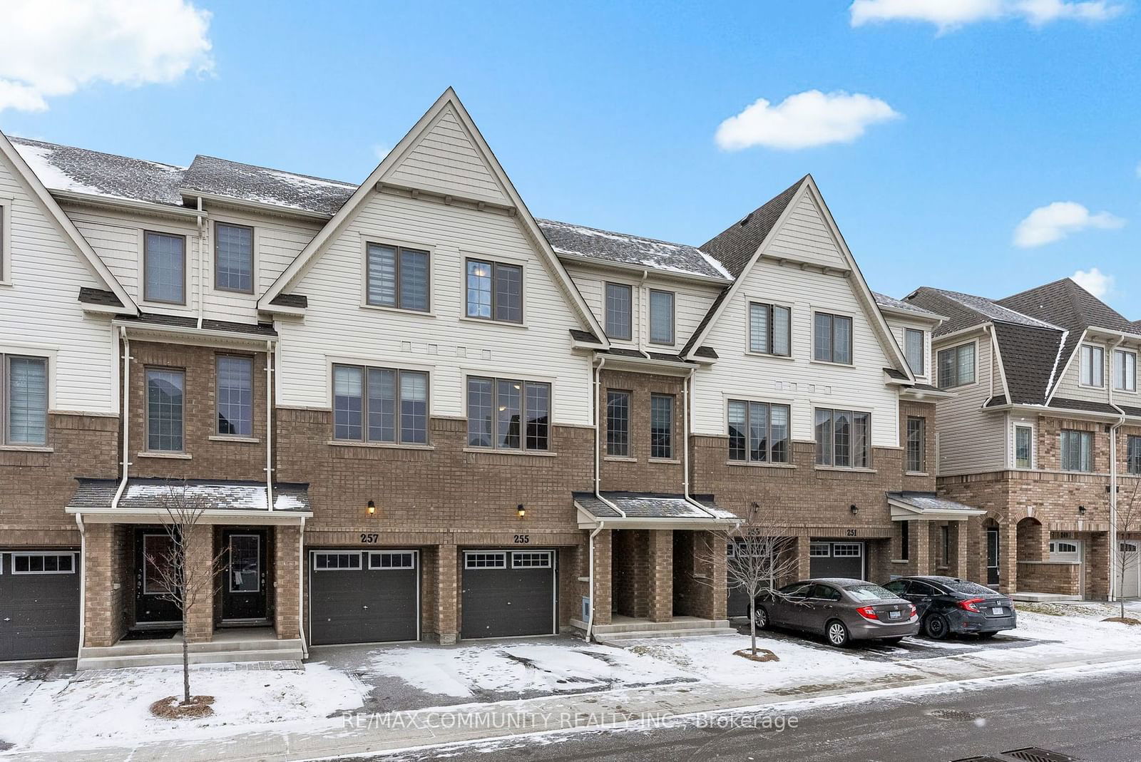 Townhouse sold at 255 Danzatore Path, Oshawa, Windfields, L1L 0P9 - MLS: E11912983