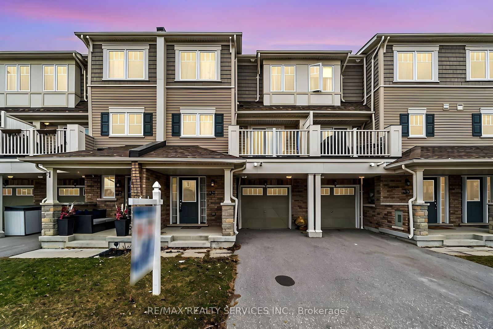 Townhouse sold at 35 Nearco Crescent, Oshawa, Windfields, L1L 0J4 - MLS: E11913306