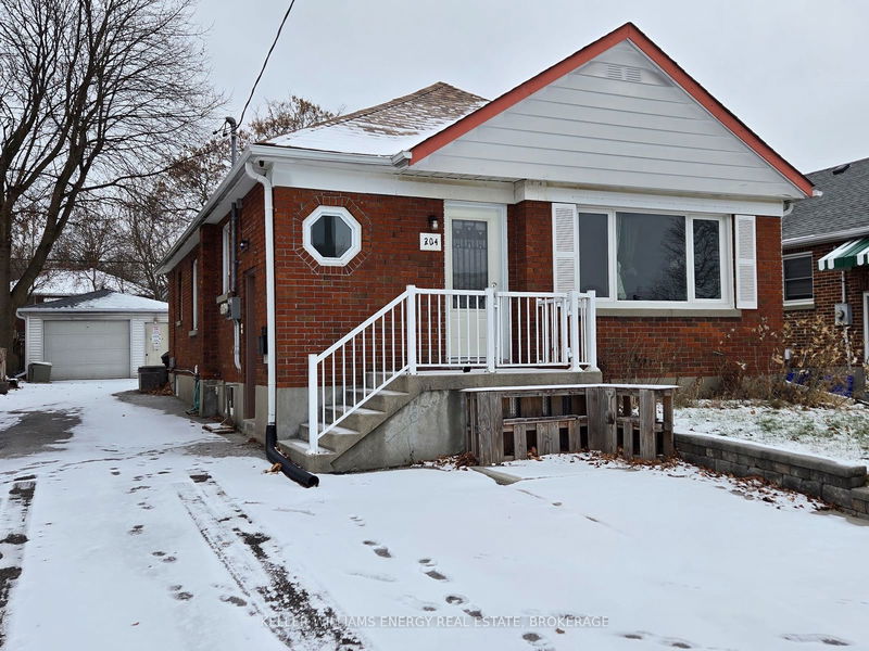 home for lease on Lower-204 Central Park Boulevard S