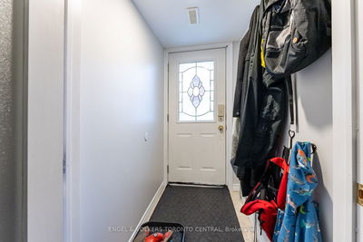 6 Cumberland Lane, Ajax - South West image-0-3