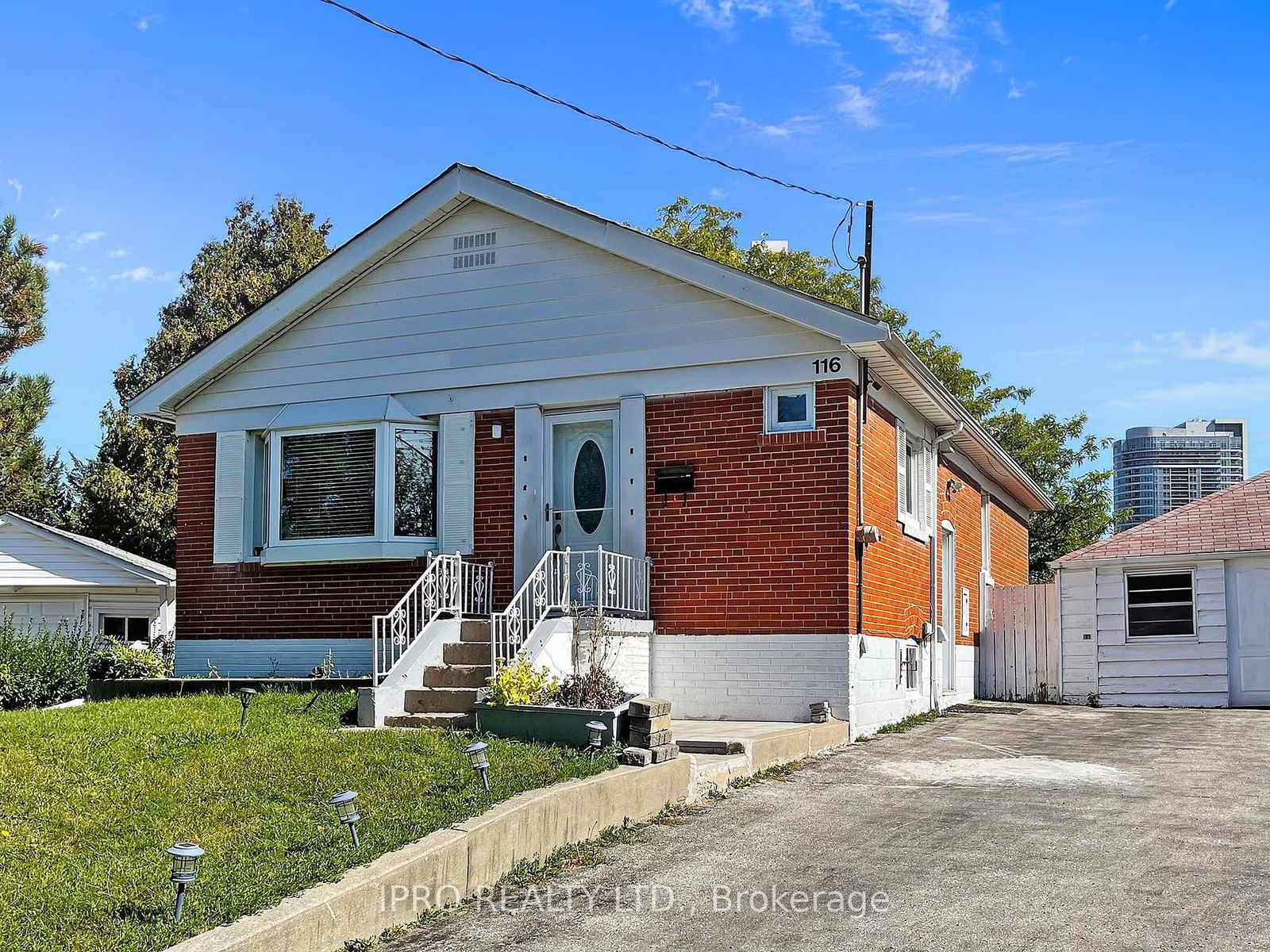 Detached House for lease at 116 Earlton Road, Toronto, Tam O'Shanter-Sullivan, M1T 2R6 - MLS: E11914775