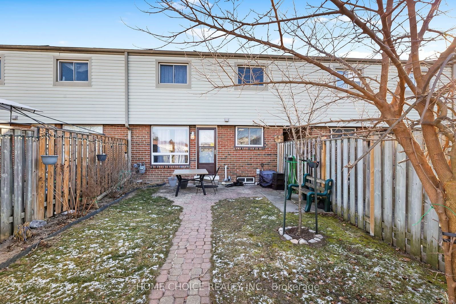 Townhouse sold at 38-120 Nonquon Road, Oshawa, Centennial, L1G 7E6 - MLS: E11914901