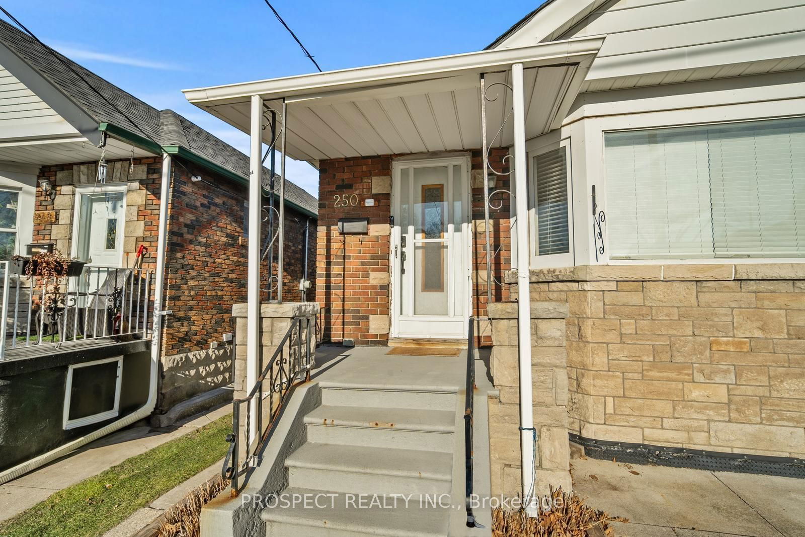 Detached House leased at 250 Westwood Avenue, Toronto, Danforth Village-East York, M4J 3Y7 - MLS: E11915925