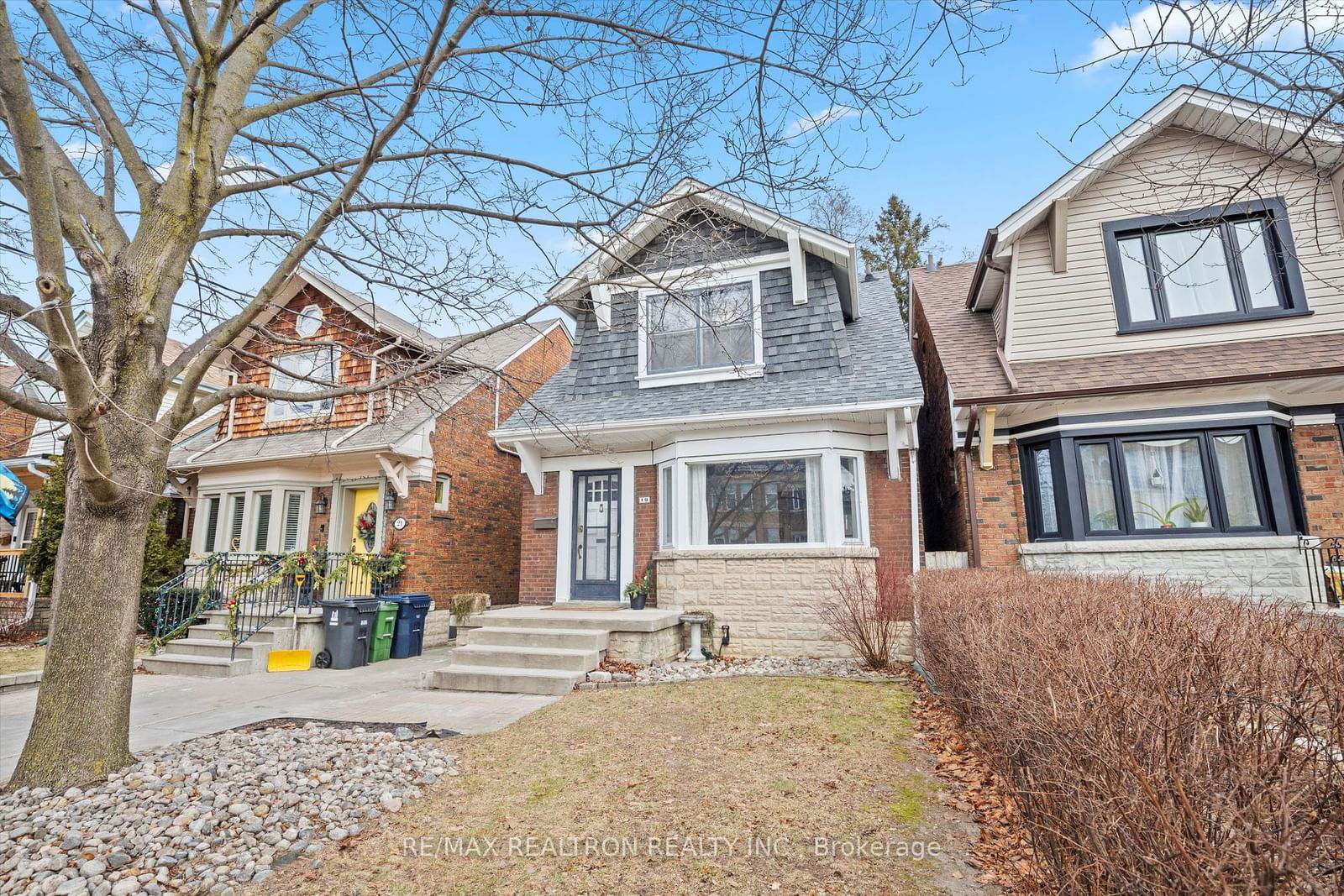 Detached House sold at 19 Lesmount Avenue, Toronto, Danforth Village-East York, M4J 3V5 - MLS: E11916028