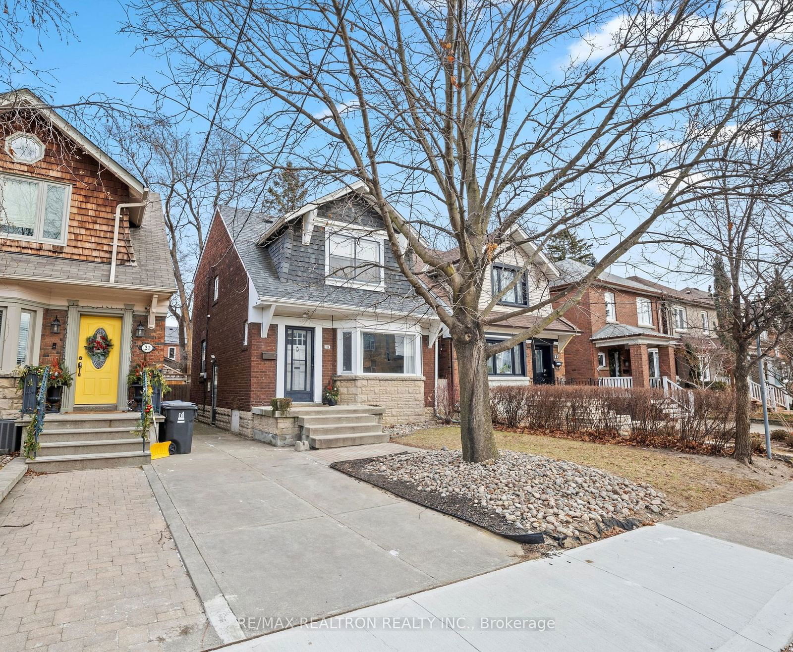 Detached House sold at 19 Lesmount Avenue, Toronto, Danforth Village-East York, M4J 3V5 - MLS: E11916028