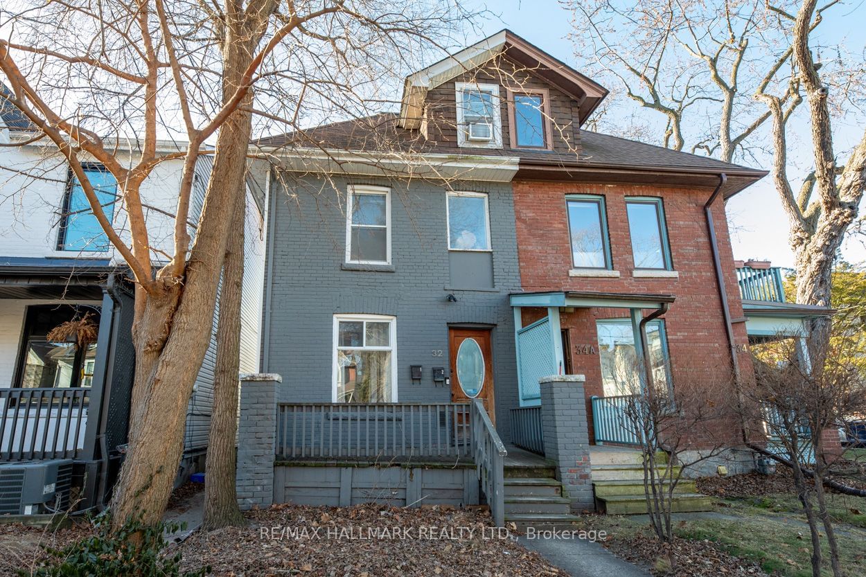 Semi-Detached House sold at 32 Howland Road, Toronto, North Riverdale, M4K 2Z6 - MLS: E11916154