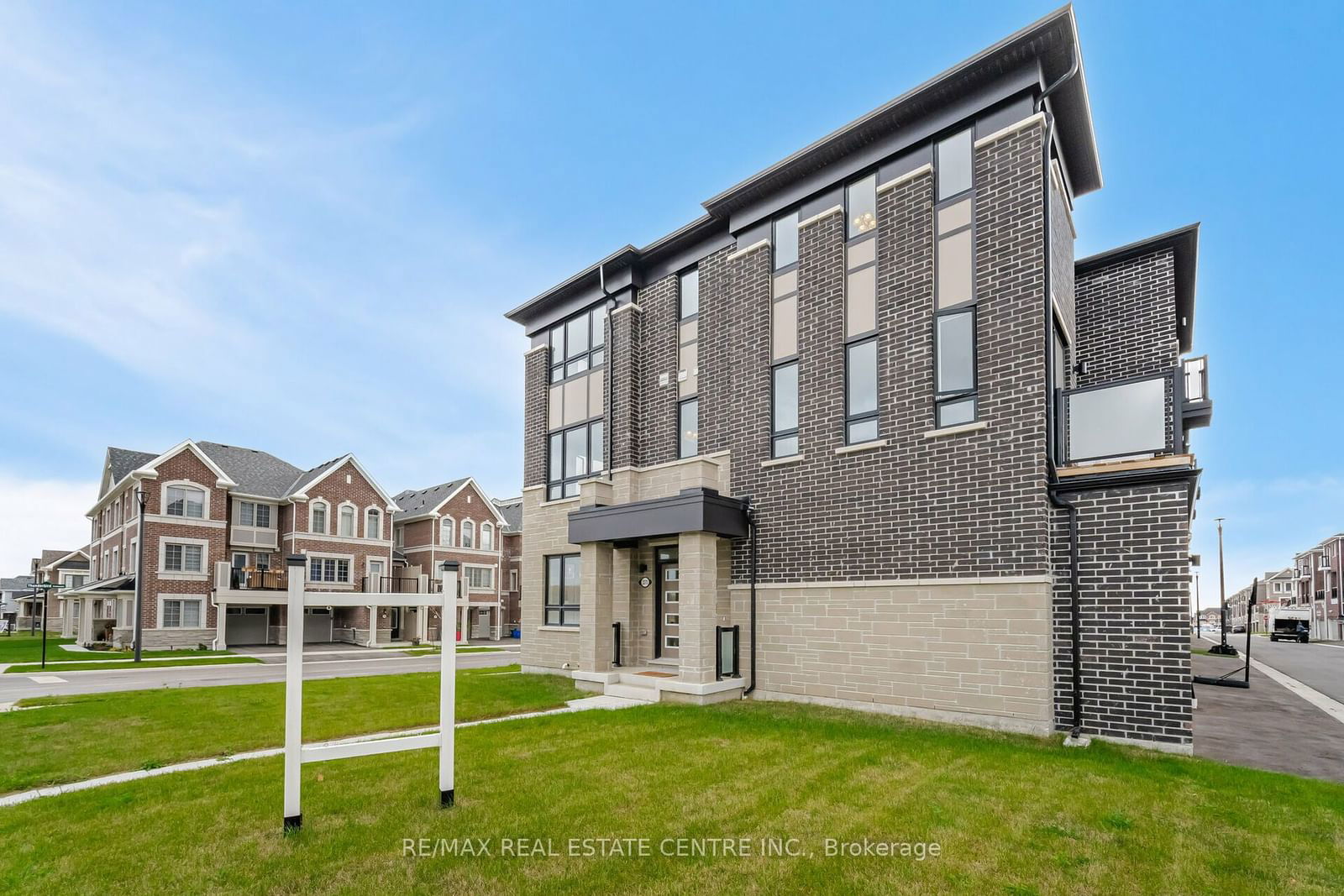 Townhouse for sale at 3370 Thunderbird Prom, Pickering, Rural Pickering, L1X 0N1 - MLS: E11917422