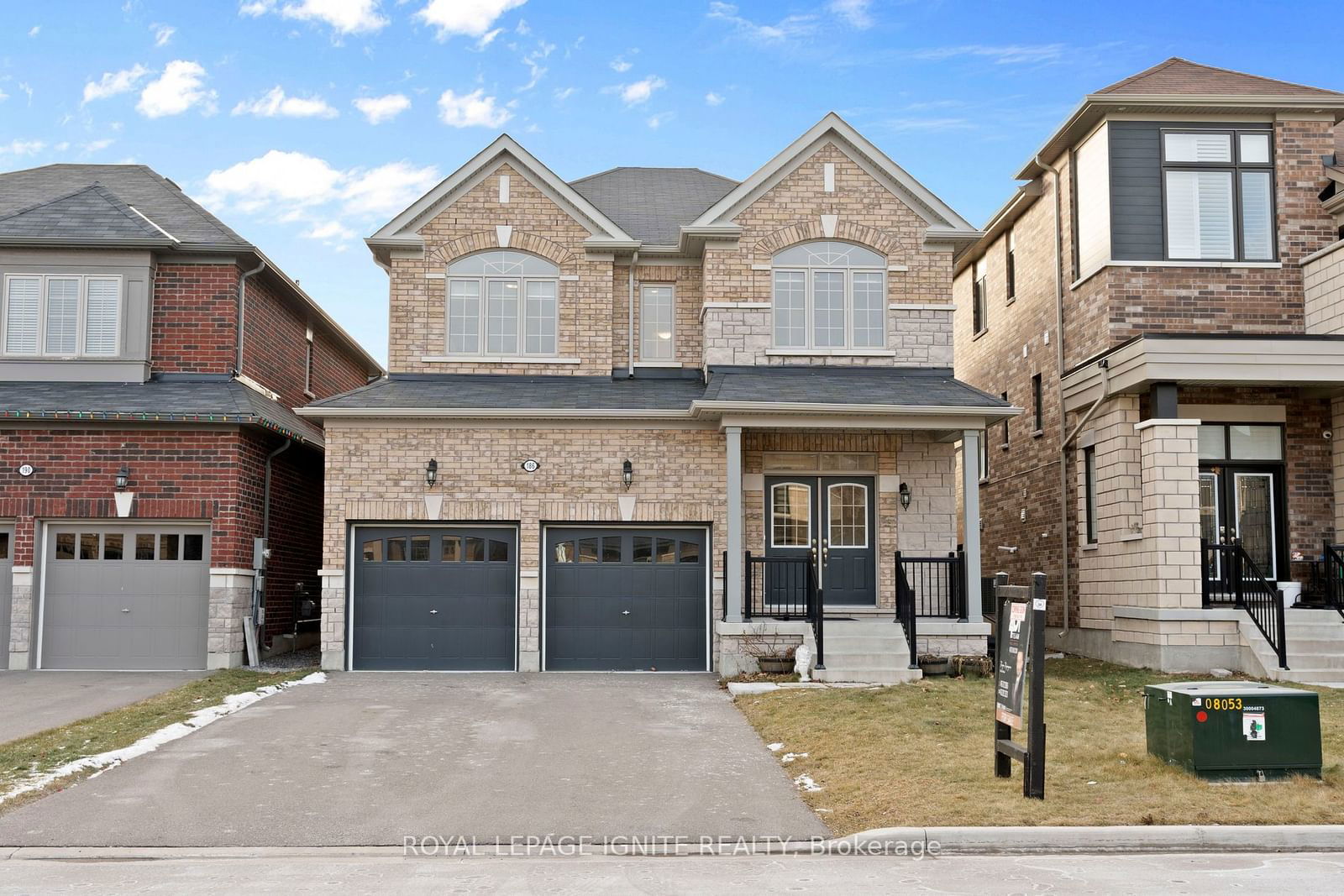 Detached House sold at 186 Woolacott Lane, Clarington, Bowmanville, L1C 7H2 - MLS: E11917745