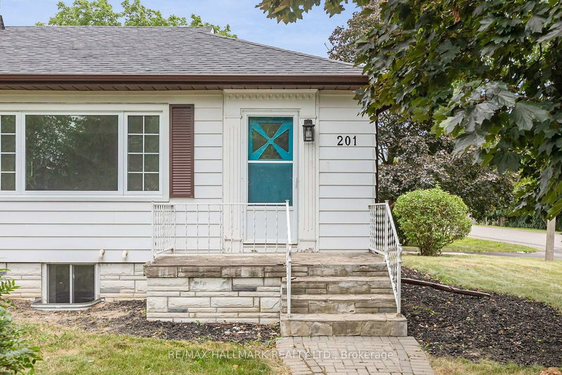 Upper - 201 High St, Whitby, L1N 5H5 | Image 2