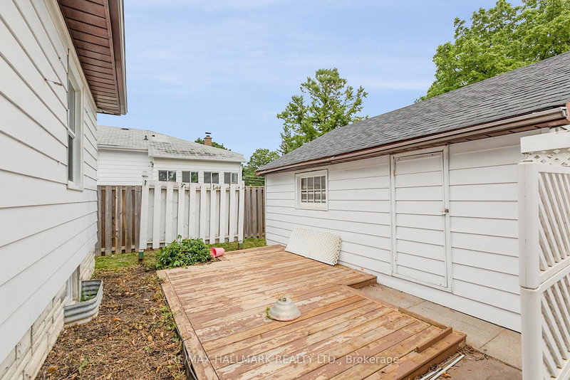 Upper - 201 High St, Whitby, L1N 5H5 | Image 3