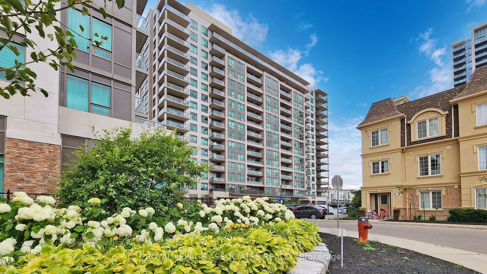 Condo sold at 1012-1235 Bayly Street, Pickering, Bay Ridges, L1W 1L7 - MLS: E11917853