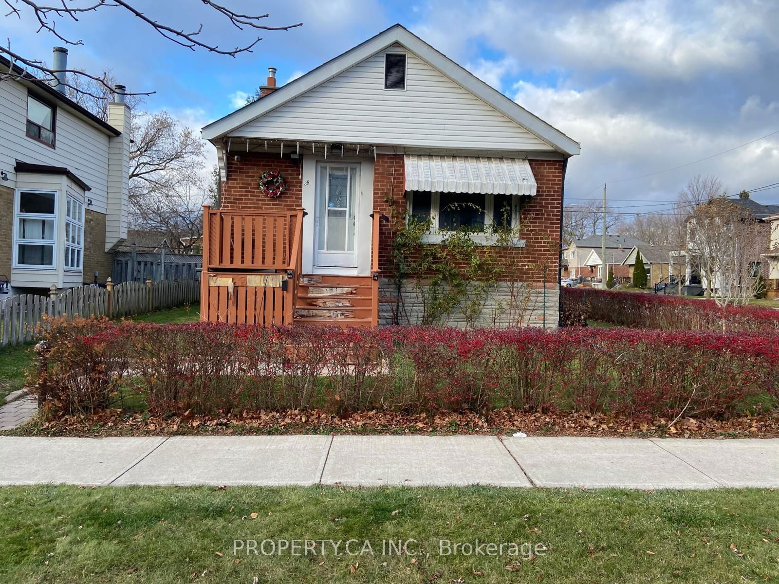 Detached House for lease at Lower-38 Florens Avenue, Toronto, Clairlea-Birchmount, M1L 1R6 - MLS: E11920244