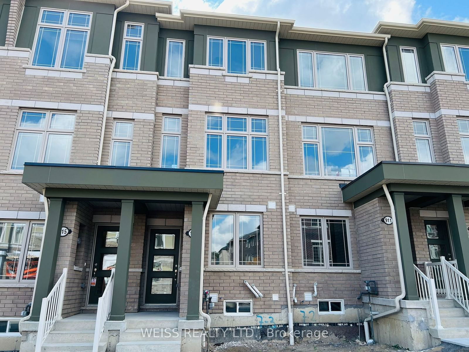 Townhouse for lease at 913 Crowsnest Hllw, Pickering, Rural Pickering, L0H 1J0 - MLS: E11920794