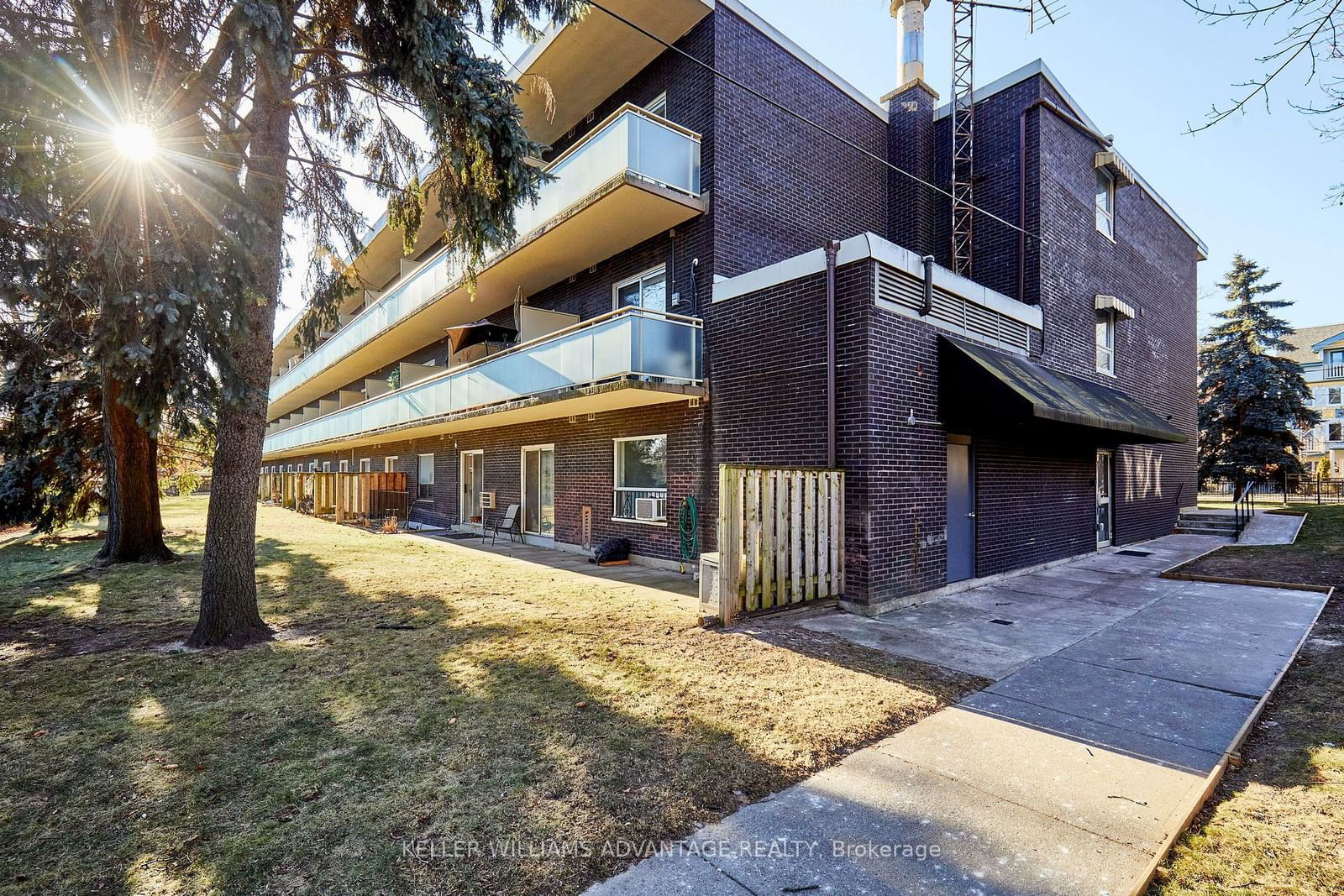 Condo leased at 212-123 Woodbine Avenue, Toronto, The Beaches, M4L 3V8 - MLS: E11920978