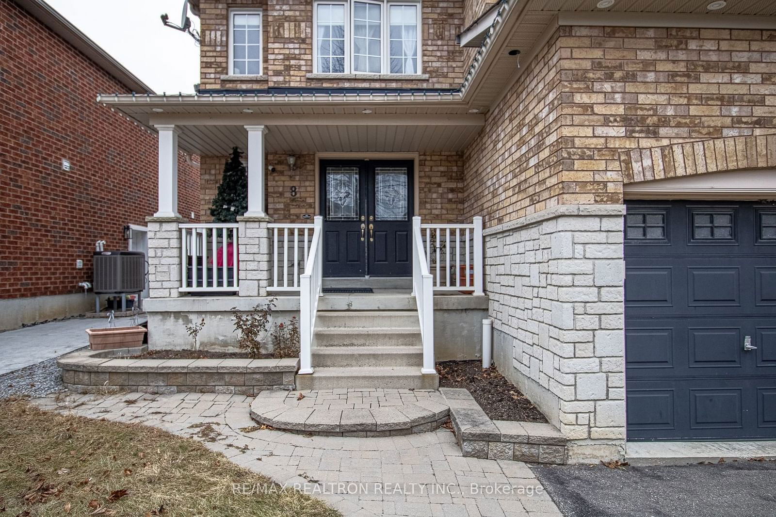 Detached House for sale at 8 Pardon Avenue, Whitby, Williamsburg, L1P 1V1 - MLS: E11922034