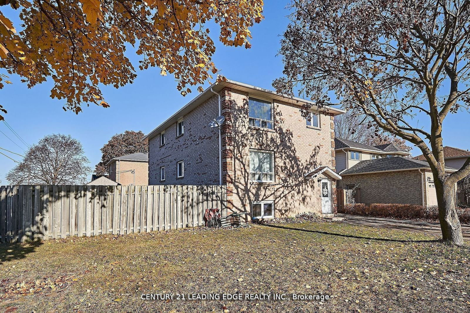 Semi-Detached House sold at 2 Kingsway Gate, Clarington, Courtice, N8M 3C2 - MLS: E11922597