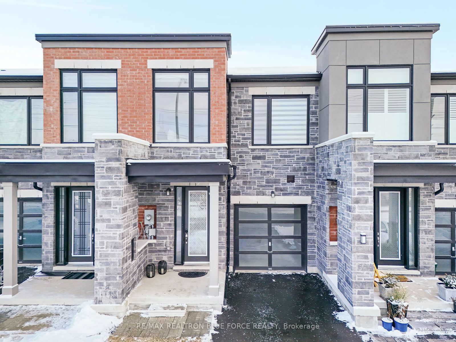 Townhouse sold at 94 Pine Gate Place, Whitby, Williamsburg, L1R 0S2 - MLS: E11922916