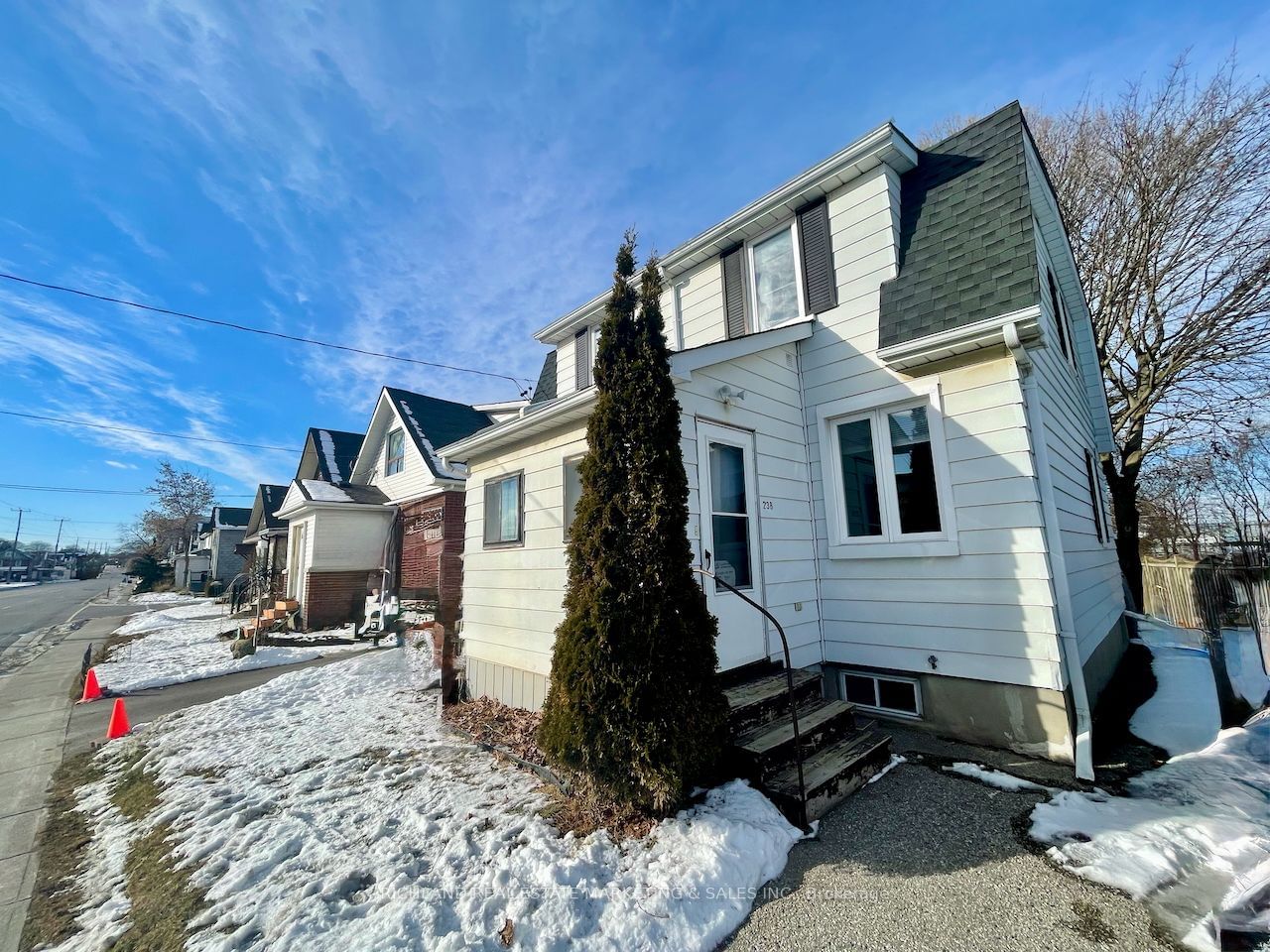 Detached House for lease at 238 Adelaide Street, Oshawa, O'Neill, L1G 1Z6 - MLS: E11923116