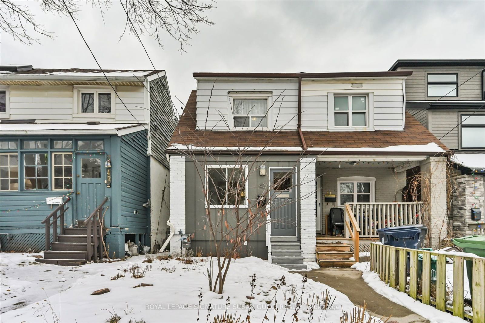 Semi-Detached House sold at 43 Bastedo Avenue, Toronto, Woodbine Corridor, M4C 3M8 - MLS: E11923132