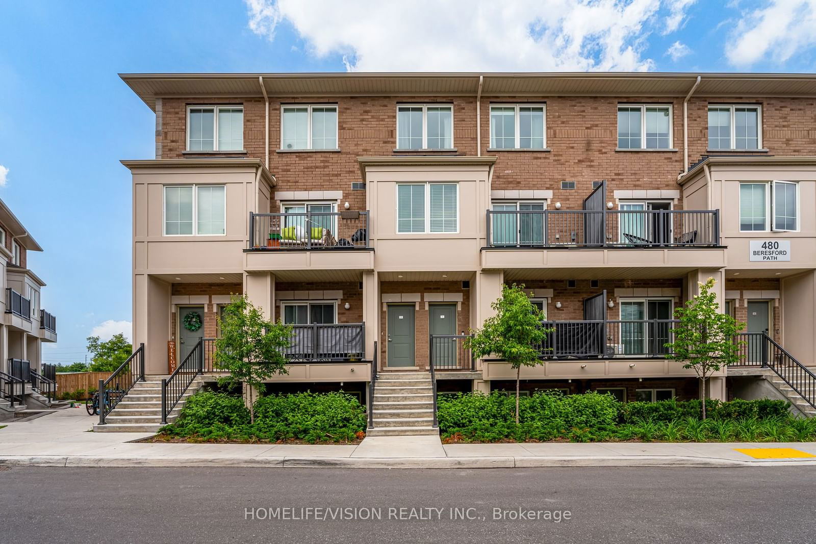 Townhouse sold at 3-480 Beresford Path, Oshawa, Central, L1H 0B2 - MLS: E11923298