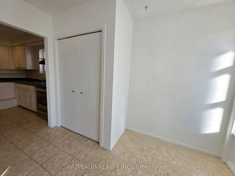 Upper - 14 Pitfield Rd, Toronto, M1S 1Y1 | Image 2