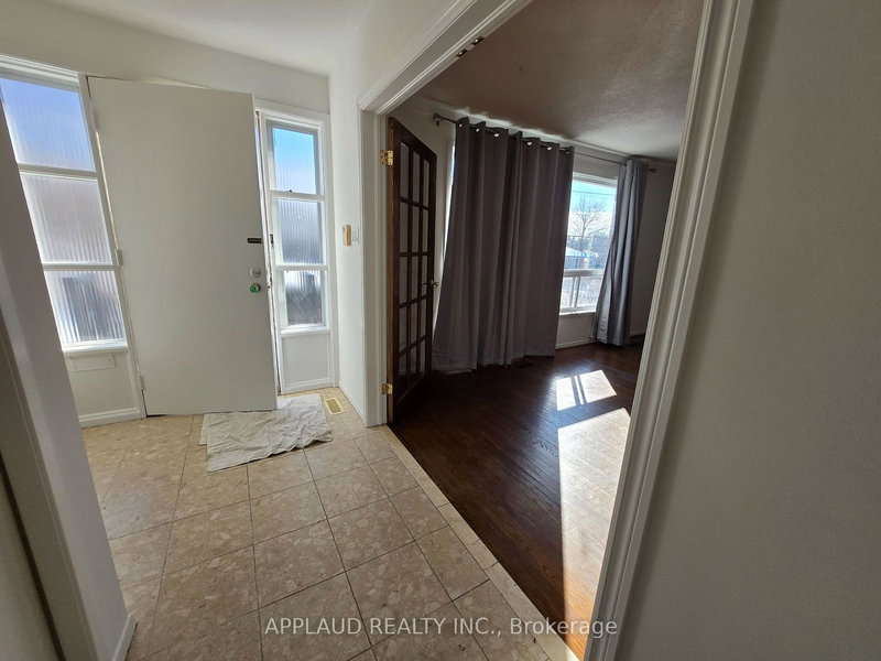 Upper - 14 Pitfield Rd, Toronto, M1S 1Y1 | Image 3