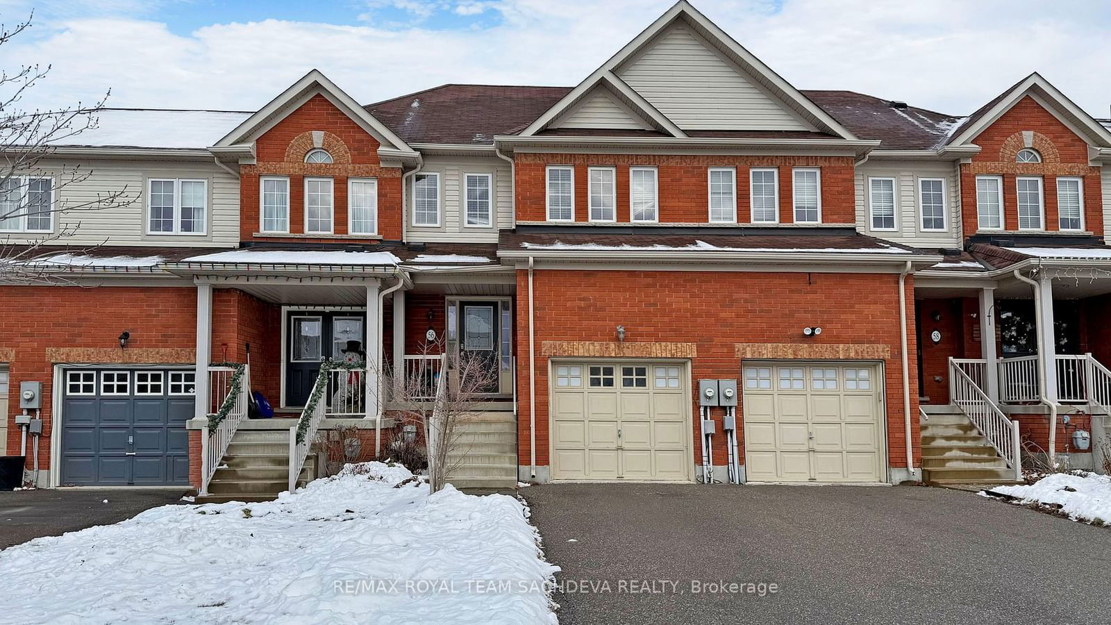 Townhouse for lease at 56 Dewell Crescent, Clarington, Courtice, L1E 0B7 - MLS: E11924349