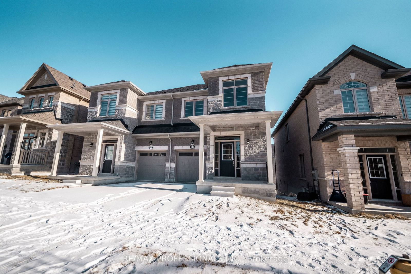 Townhouse leased at 2553 Hibiscus Drive, Pickering, Rural Pickering, L1X 2R2 - MLS: E11925074