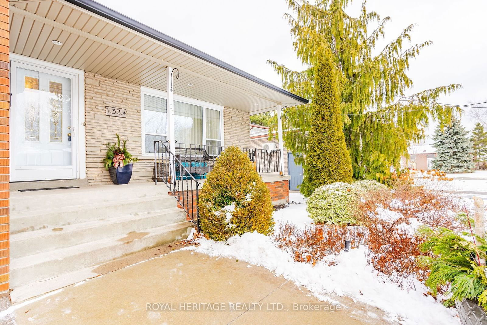 Detached House sold at 32 Dearham Wood, Toronto, Guildwood, M1E 1R9 - MLS: E11926256