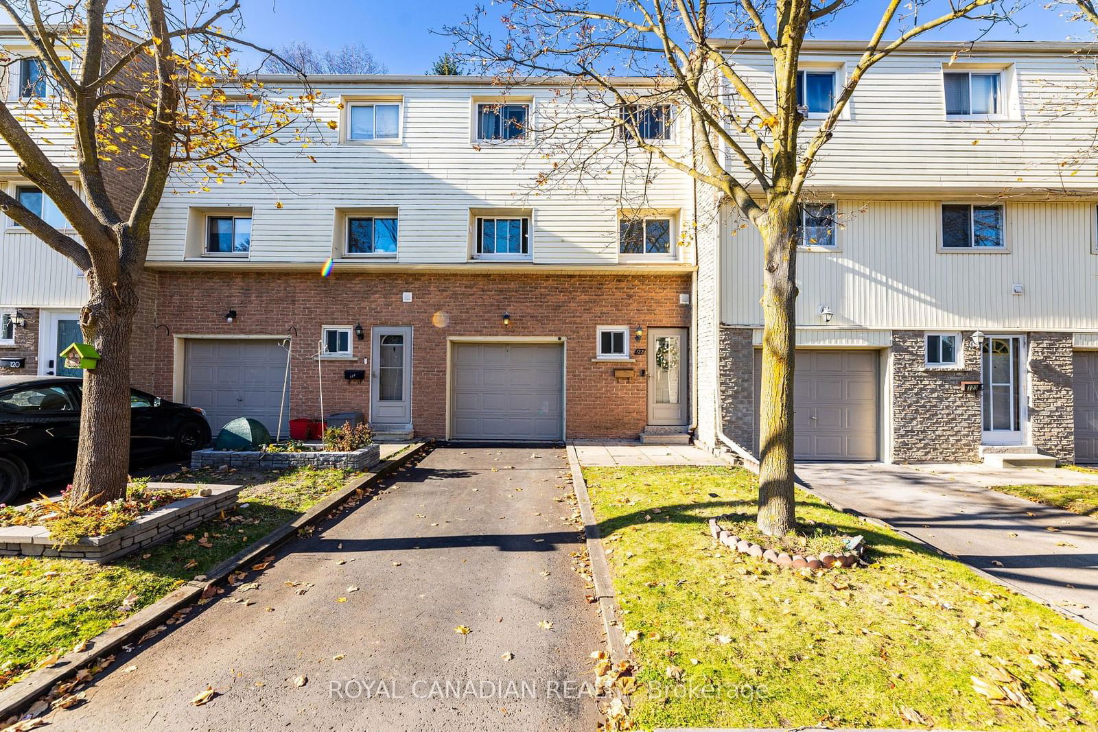 Townhouse sold at 122-1915 DENMAR Road, Pickering, Village East, L1V 3E1 - MLS: E11926734