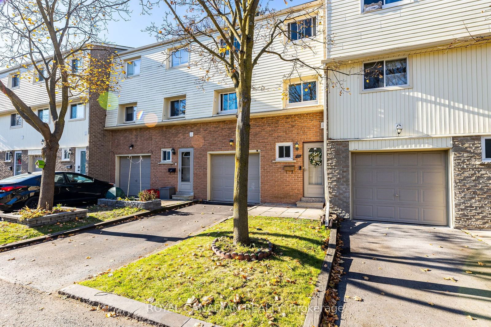 Townhouse sold at 122-1915 DENMAR Road, Pickering, Village East, L1V 3E1 - MLS: E11926734