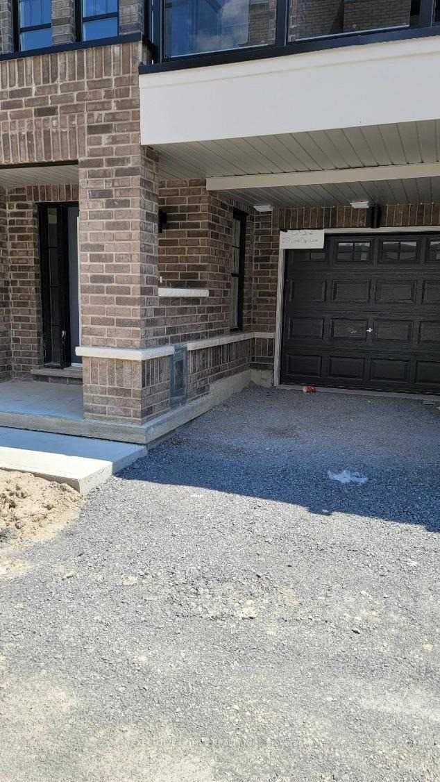 Townhouse for lease at 237 Lord Elgin Lane, Clarington, Bowmanville, L1C 7E8 - MLS: E11927797