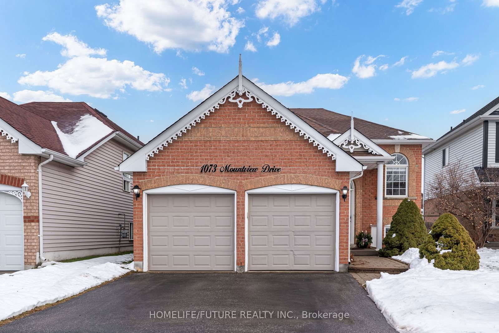 Building at 1073 Mountview Drive, Oshawa, Pinecrest