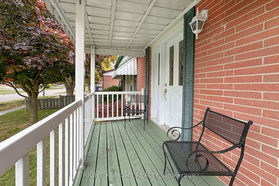 923 Bayview Ave, Whitby - Downtown Whitby image-0-2