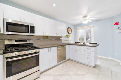 1409 Anton Sq, Pickering - Liverpool image-0-3