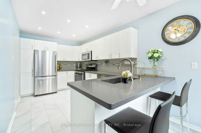 1409 Anton Sq, Pickering - Liverpool image-0-4